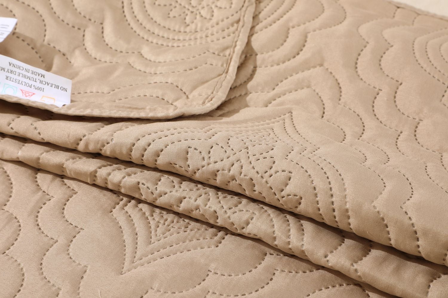 Marina Decoration Solid Embossed Pinsonic Coverlet Bedspread Bedding Ultra Soft Summer Quilt Set with Shams