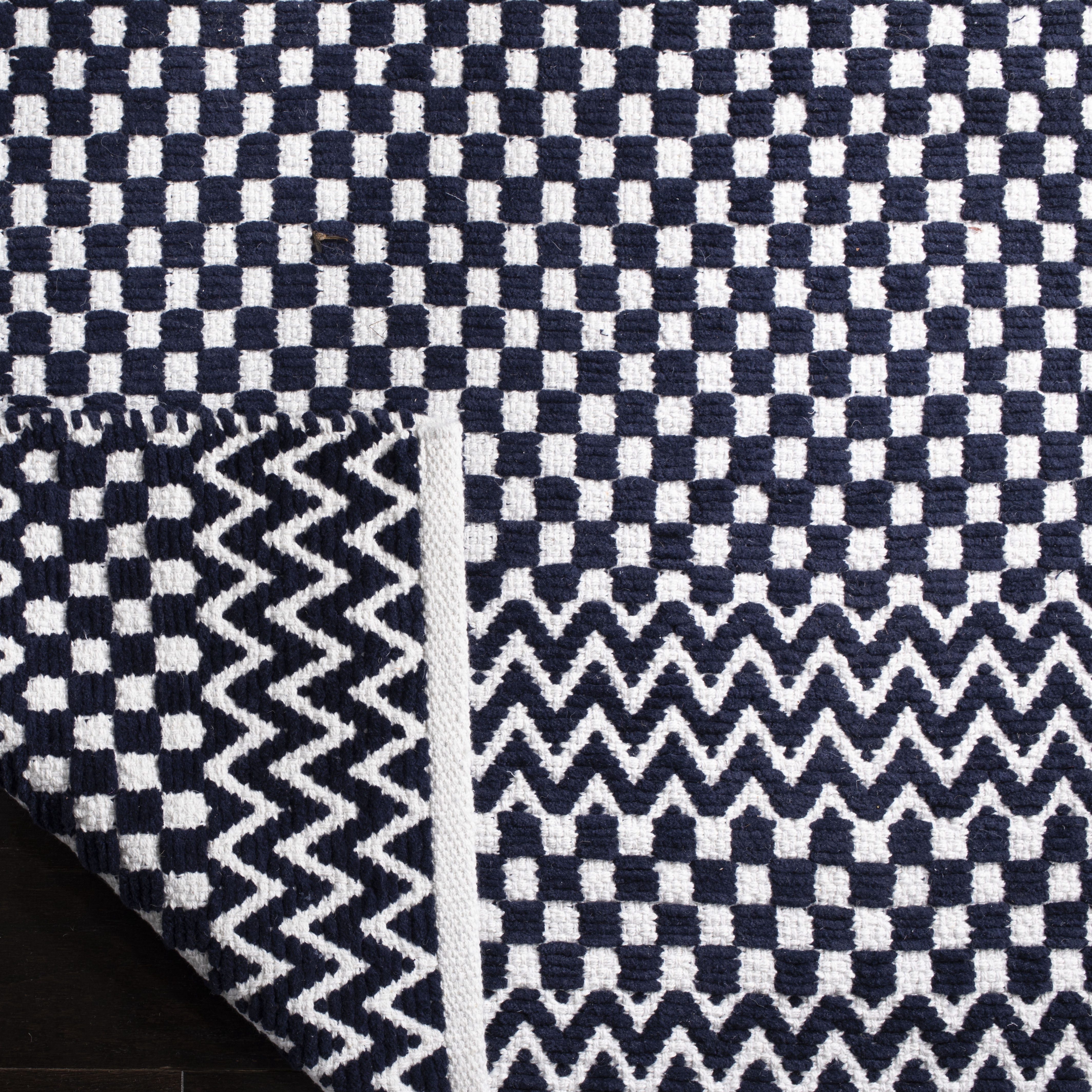 SAFAVIEH Boston Peter Geometric Cotton Area Rug, Navy, 5' x 8'
