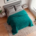 thumbnail image 4 of Cobertor Ligero King Size Elefantito Esmeralda Color Verde  Suave Textura 3D, 4 of 6