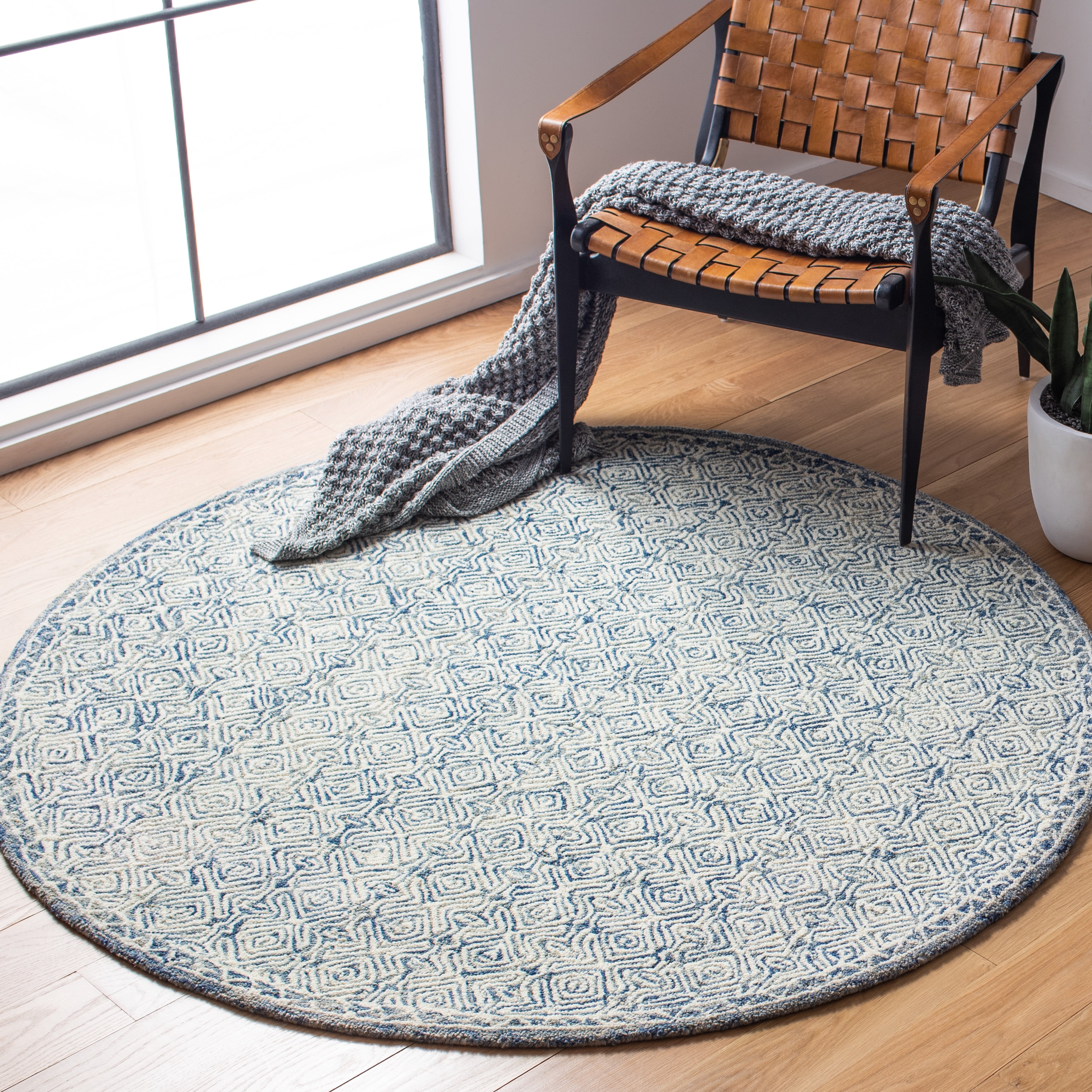 SAFAVIEH Micro-Loop Winthrop Geometric Area Rug, Navy/Ivory, 3' x 3' Round