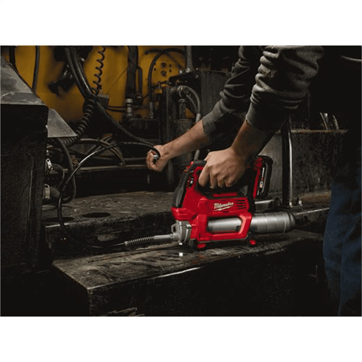 Milwaukee M18 18 Volt Cordless Grease Gun Kit (1.5 Ah) 2646-21CT