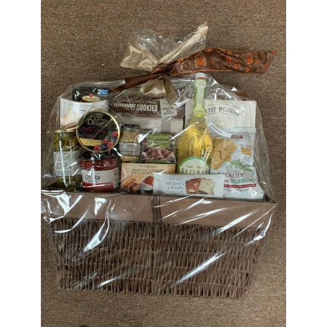 Designpac Gifts Happy Holiday Gift Basket