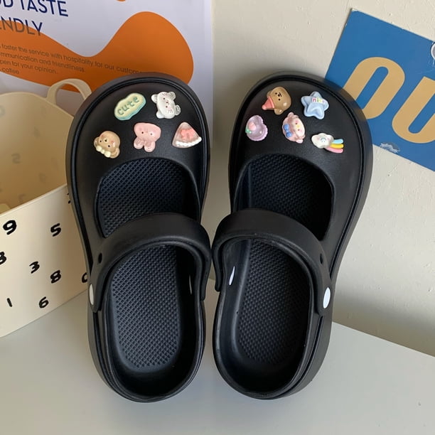 2024 nuevos zapatos con agujeros de EVA, lindas sandalias de playa con osito de dibujos animados, sandalias Baotou casuales de suela suave para uso externo para mujeres, verano