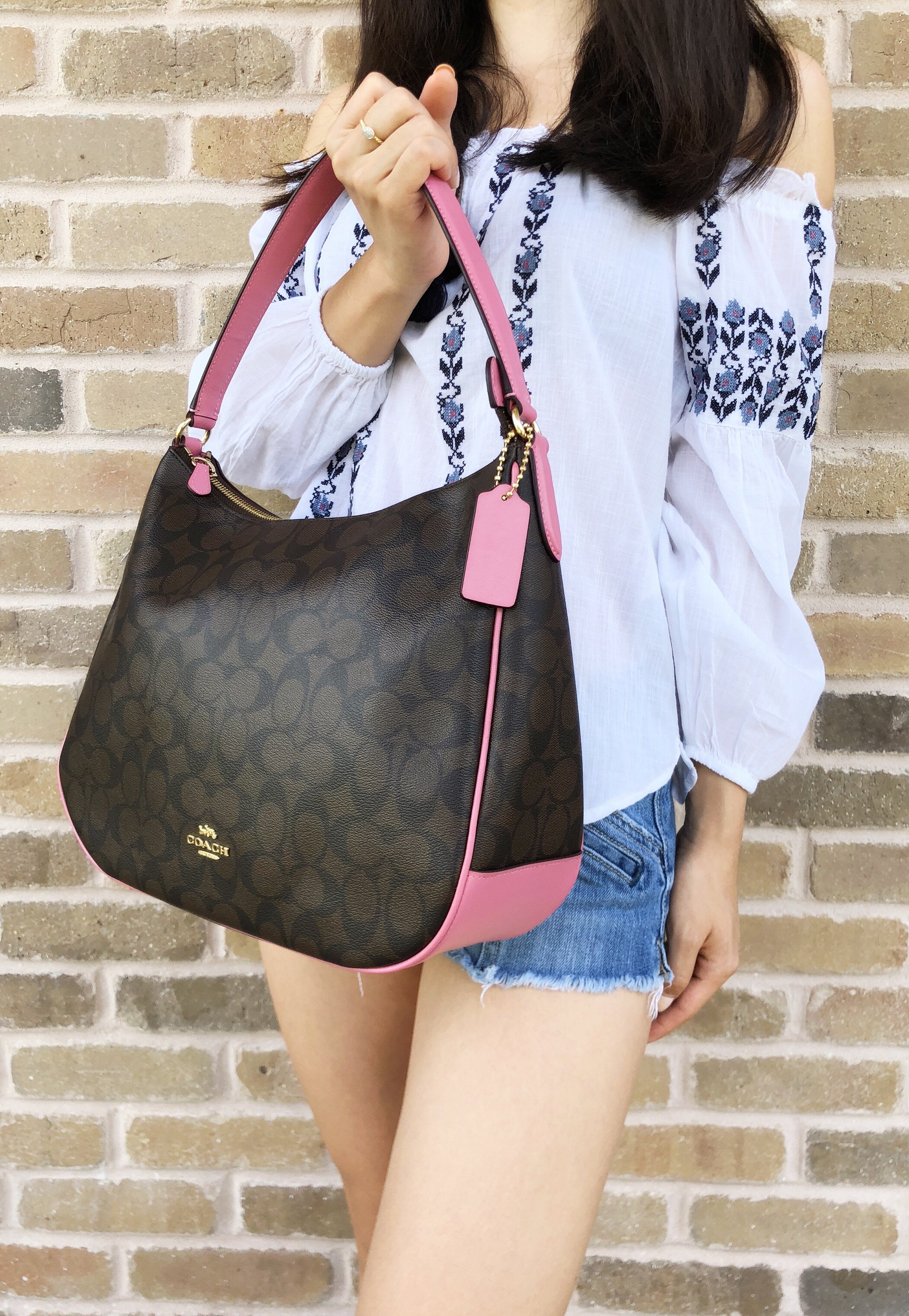 zip shoulder bag in signature canvas