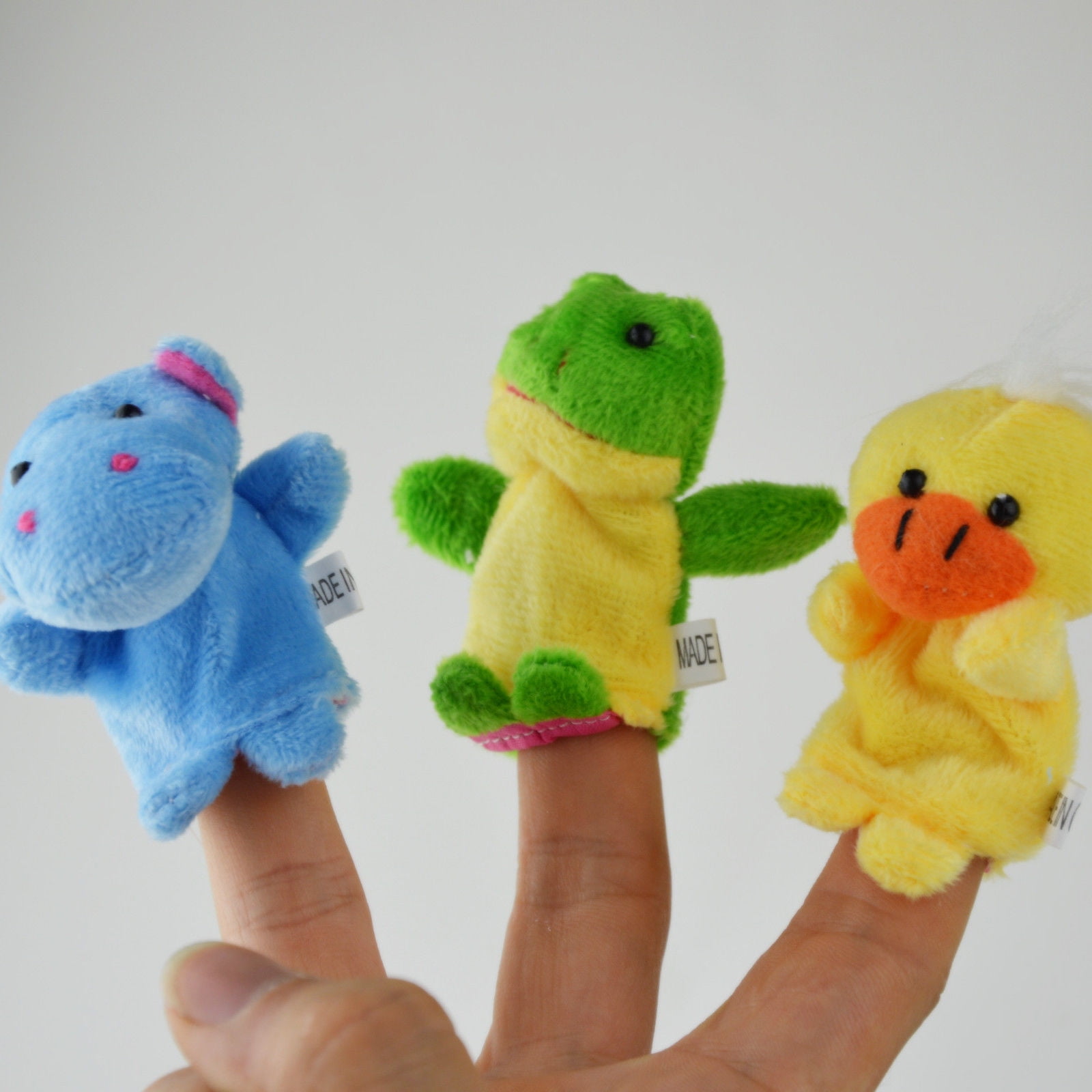 Lot de 24 marionnettes à doigts en tissu peluche pour enfants, marionnettes  à doigts en forme d'animal, gants et poupées, jouet éducatif précoce pour  enfants et bébés : : Jeux et Jouets