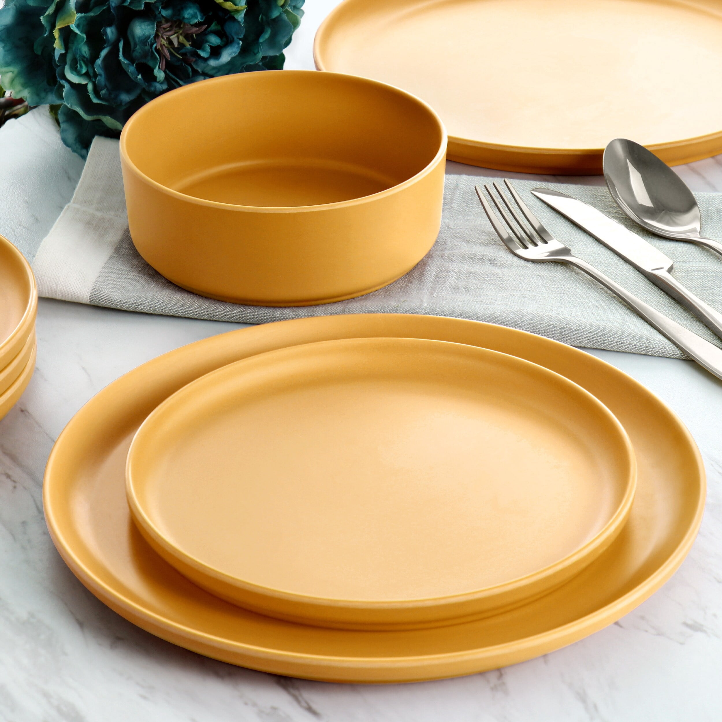 Gibson Home  Zen Buffetware 12 Piece Square Fine Ceramic Dinnerware Set in Matte Yellow - 12 Pieces
