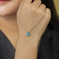 thumbnail image 4 of Collar JeenMata con colgante deslizante solitario de 1,5 TCW en forma de pera con topacio azul, 4 of 6