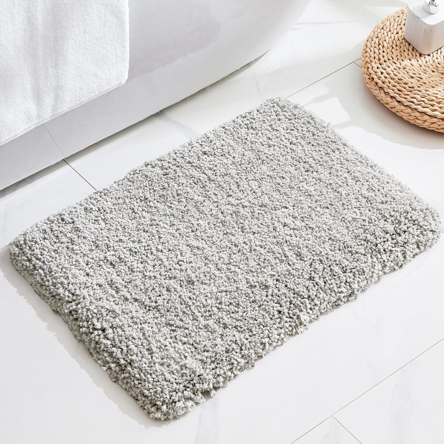 Grey Bathroom Rug 17x24 Non-Slip Plush Bath Mat Highly Absorbent Ultra Soft Fluffy Floor Mat Machine Washable for Shower and Tub