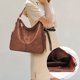 thumbnail image 3 of Conjunto de bolso de dos piezas para mujer - Bolso de hombro y bolso de hombro de cuero encerado al aceite de gran capacidad | Negro, Marrón, Café | 13,78 x 11,81 x 5,12 pulgadas | Diseño duradero y, 3 of 7