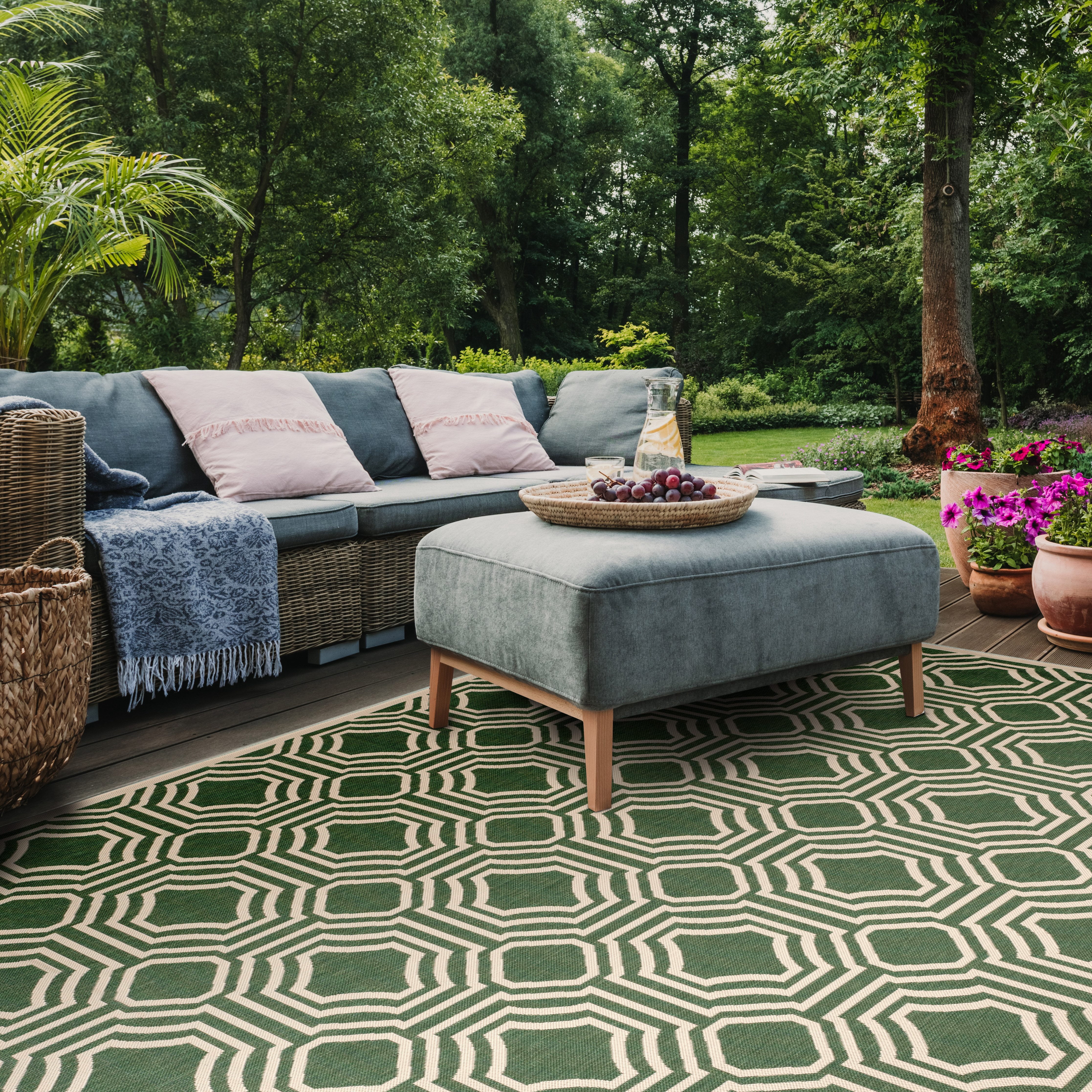 Safavieh Courtyard Brooklyn Geometric Indoor/Outdoor Area Rug, Dark Green/Beige, 9' x 12'