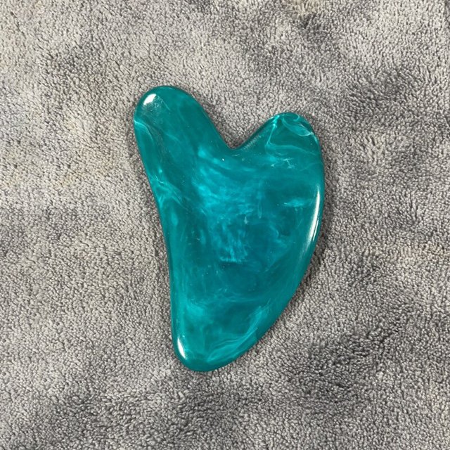 1 pieza de resina de masaje de SPA en forma de corazón Gua Sha raspador de masaje masajeador facial acupuntura Guasha tablero masajeador para herramienta facial Tan Jianjun unisex