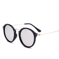 thumbnail image 4 of Gafas de sol clásicas retro con montura redonda, artísticas y frescas. Las mismas gafas de sol, 4 of 5