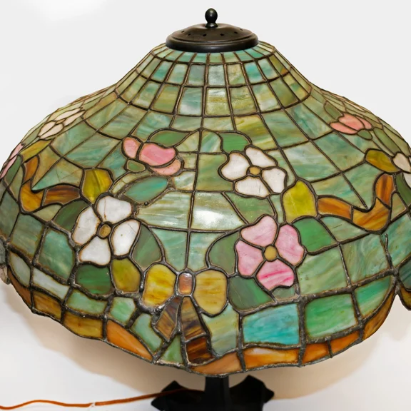 Pre-Owned Lamb Brothers & Greene Leaded Lamp with Geometric & Dogwood Flower Pattern