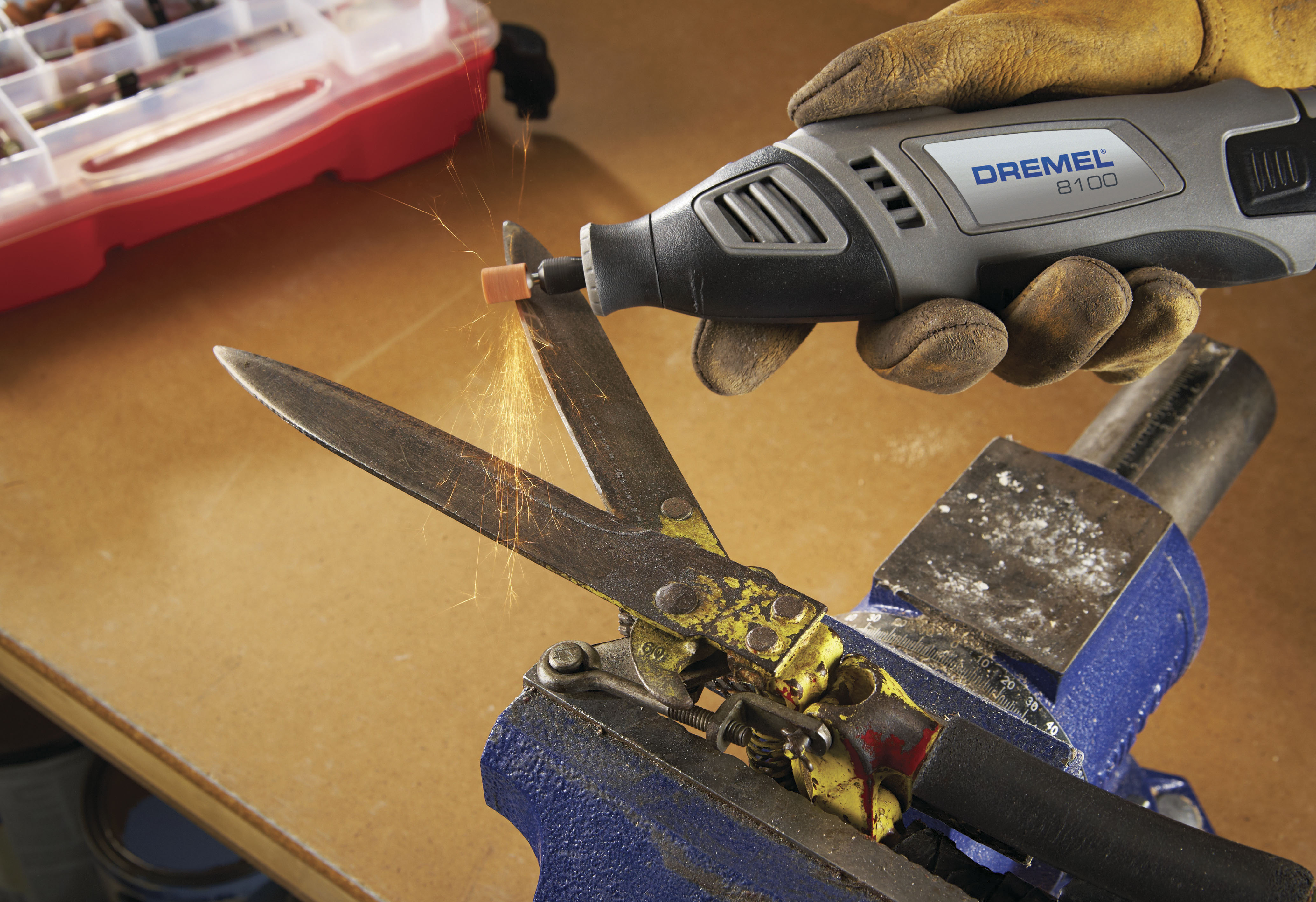 Dremel 8100-N/8 8V Max Cordless Rotary Tool Kit photo 5