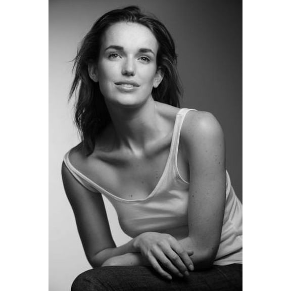 Elizabeth Henstridge poster Metal Sign 8inx 12in Print on Metal 8x12 Square Adults Metal Prints