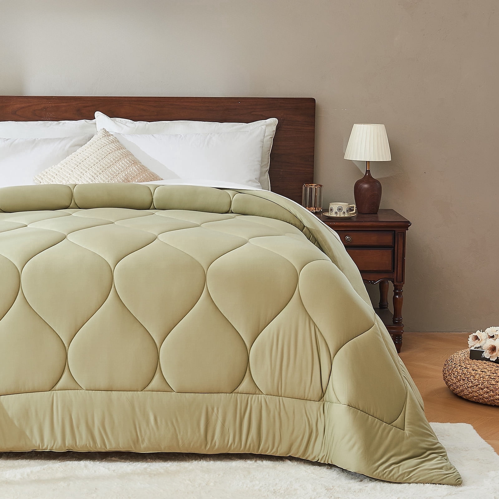 Bestier Sorona Eco Fabric Queen Size Comforter | All-Season Boho Duvet Insert with Anti-Clump Tech | Luxury Hotel Winter Warm Close-Fitting Down Alternative, Olive Green (90x90 inches)