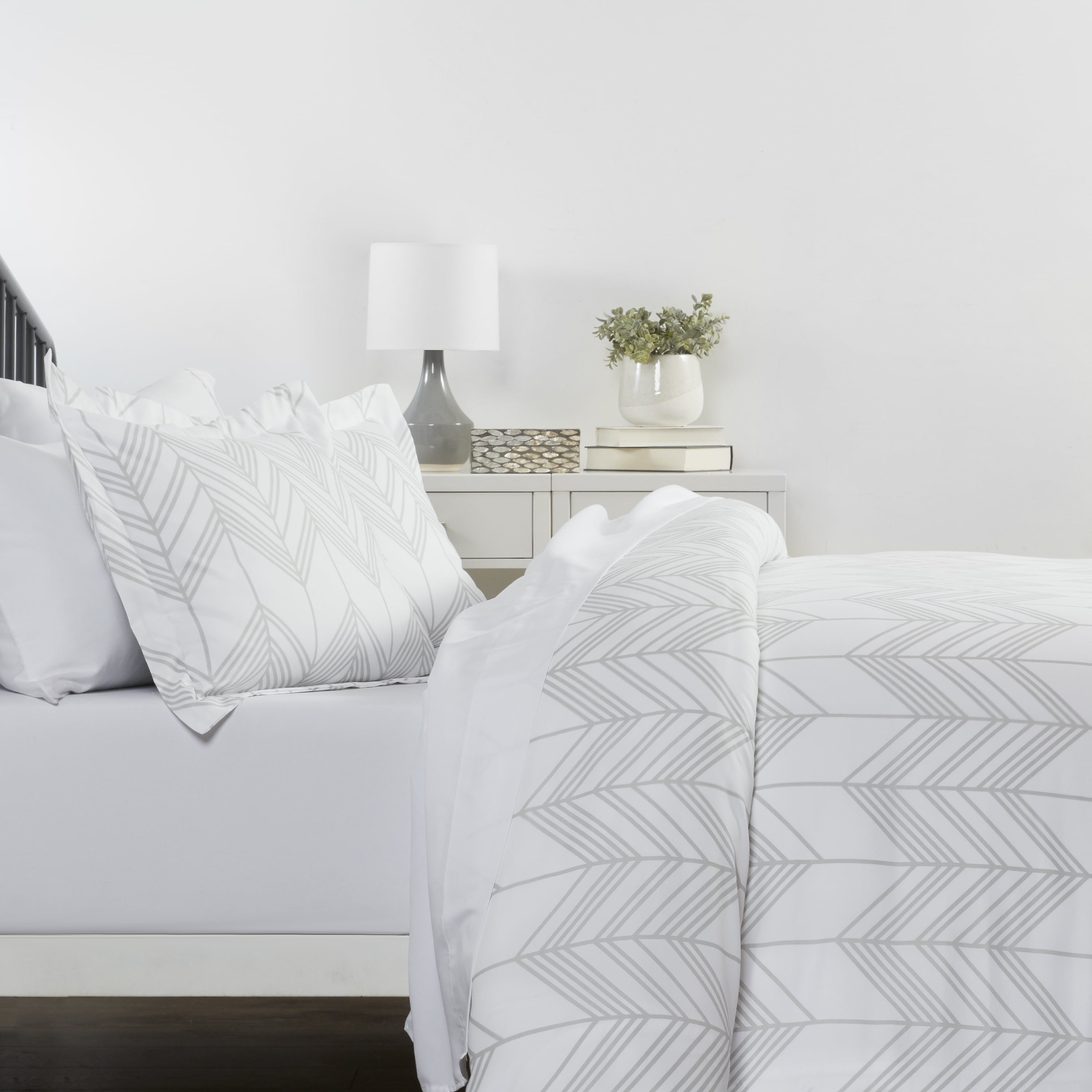 Noble Linens Light Gray Alps Chevron Pattern 3-Piece Duvet Cover Set, Full/Queen