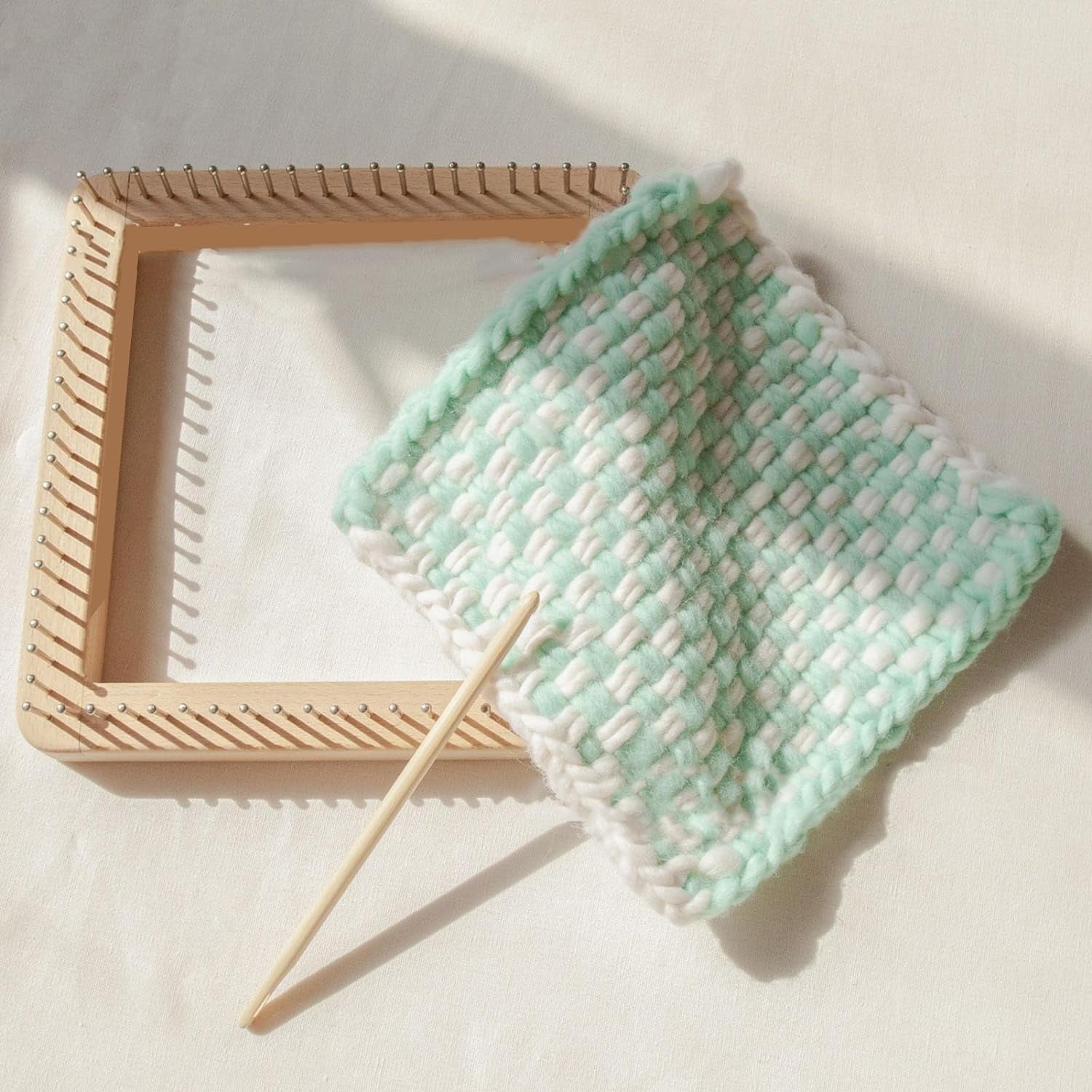 SLGHLSAHG Square Knitting Loom, Household Handmade Weaving Loom, DIY Handcraft Wood Knitting Board Knitting Tool for Weaving Hat, Scarf, Blanket, Shawl for Children & Adults (10 * 10cm) A2542