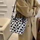 thumbnail image 1 of Bolsa Bolsos de mano con estampado de animales de piel de felpa para mujer, bolsos cruzados con cremallera de invierno (vaca) JShteea Para Estrenar, 1 of 9