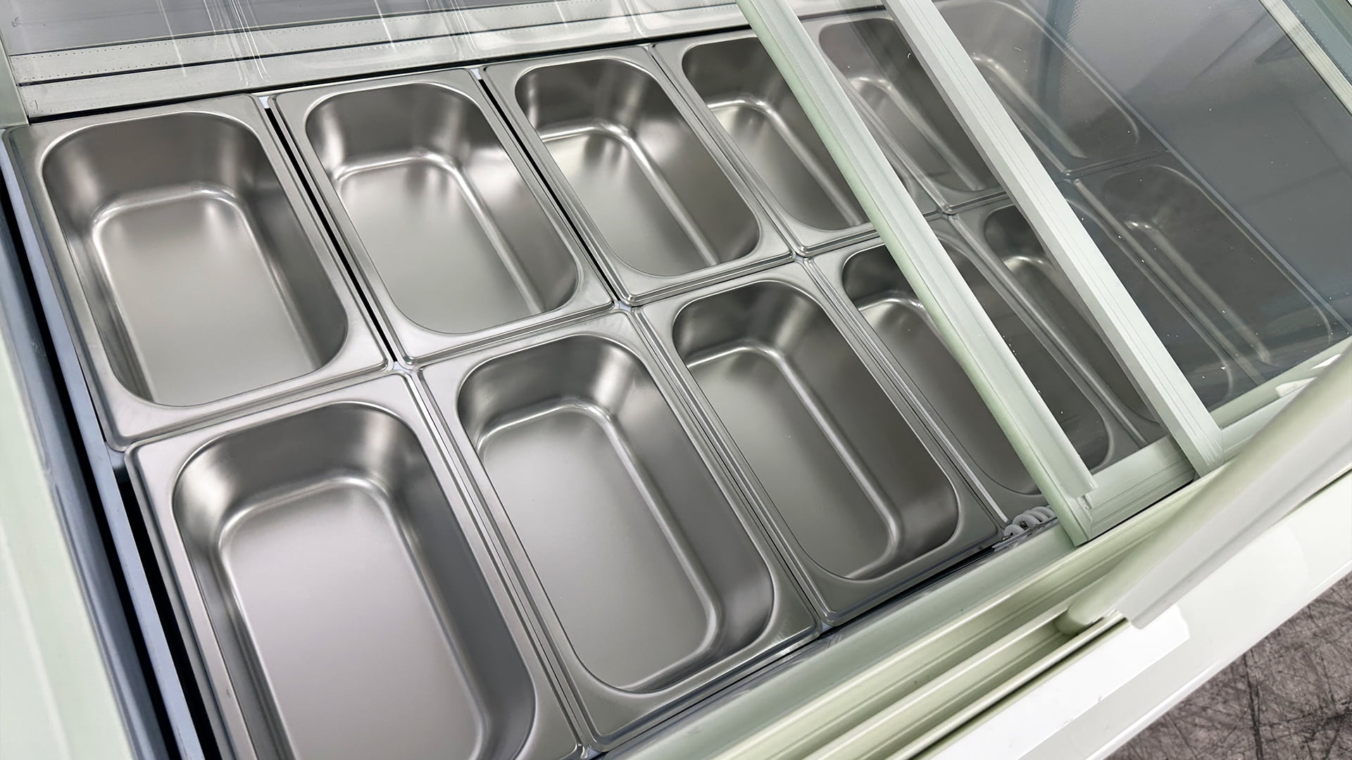 47 in. Commercial Ice Cream Chest Refrigerator Display Case 12 Pan Gelato Display Dipping Cabinet Commercial Freezer