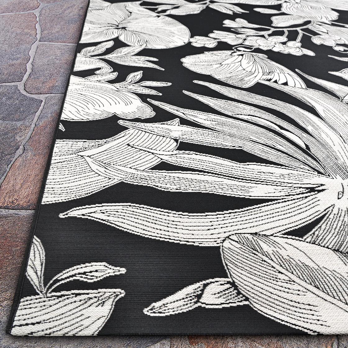 Couristan Dolce Flora 4' x 5'10" Nero Black Outdoor Rug