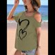 thumbnail image 4 of Camiseta de Mujer con Cuello Asimétrico, Corte y Estampado Gráfico, Corta. Verde XXL, 4 of 9
