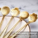 thumbnail image 4 of Juego de 6 cucharas de flores, cucharaditas de café, vajilla de acero inoxidable, cuchara de azúcar creativa, cuchara de té, barra para revolver, cuchara para agitar, 6 patrones diferentes, 4 of 5