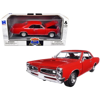 Maisto Diecast Toy: 1:24 Scale 1966 Pontiac GTO Blue Muscle