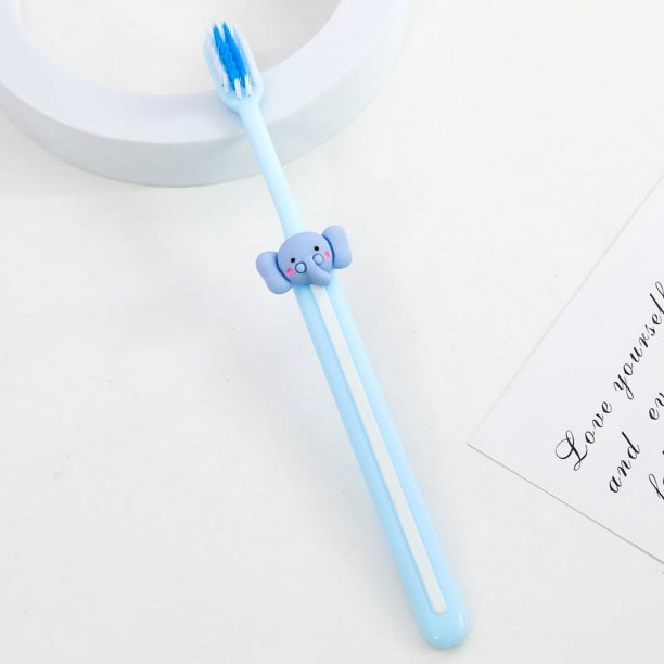 Lindo cepillo de dientes de cerdas suaves de dibujos animados color caramelo Cepillo de dientes de cerdas finas para uso doméstico para estudiantes y adultos Paquete individual de cepillo de dientes