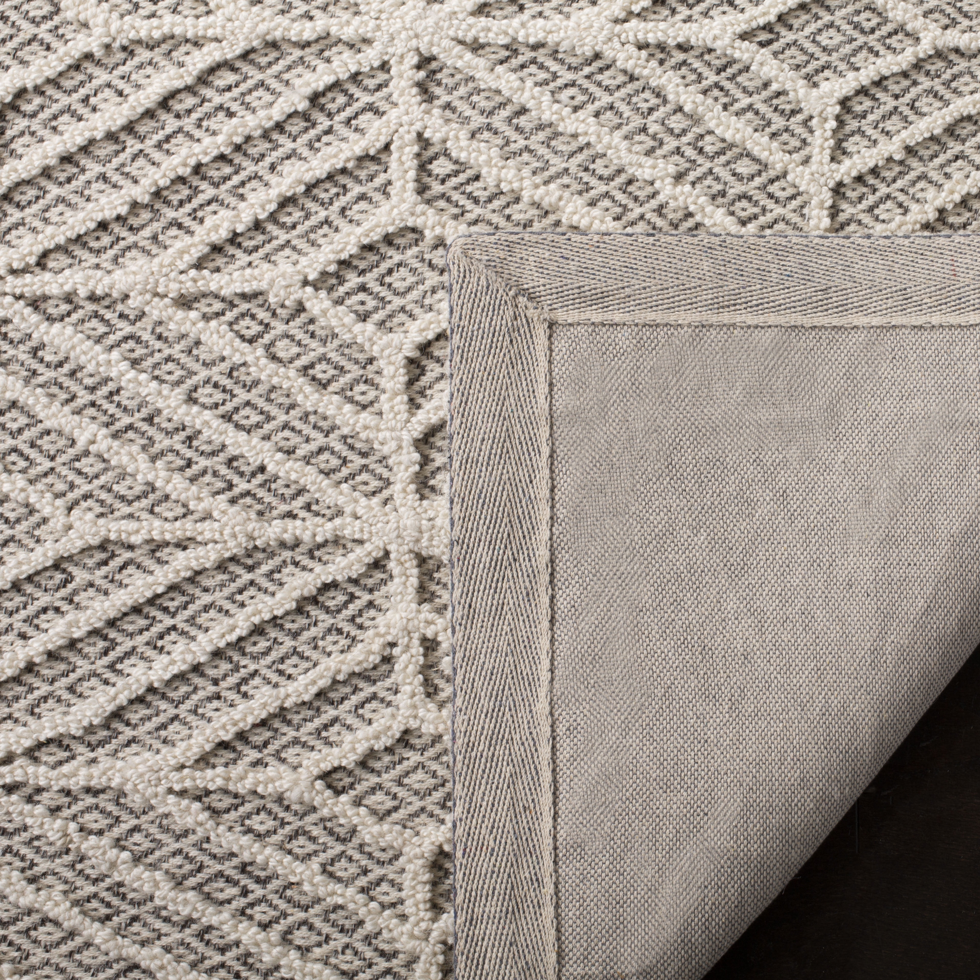 SAFAVIEH Trace Gervase Geometric Diamonds Wool Area Rug, Ivory/Black, 4' x 6'