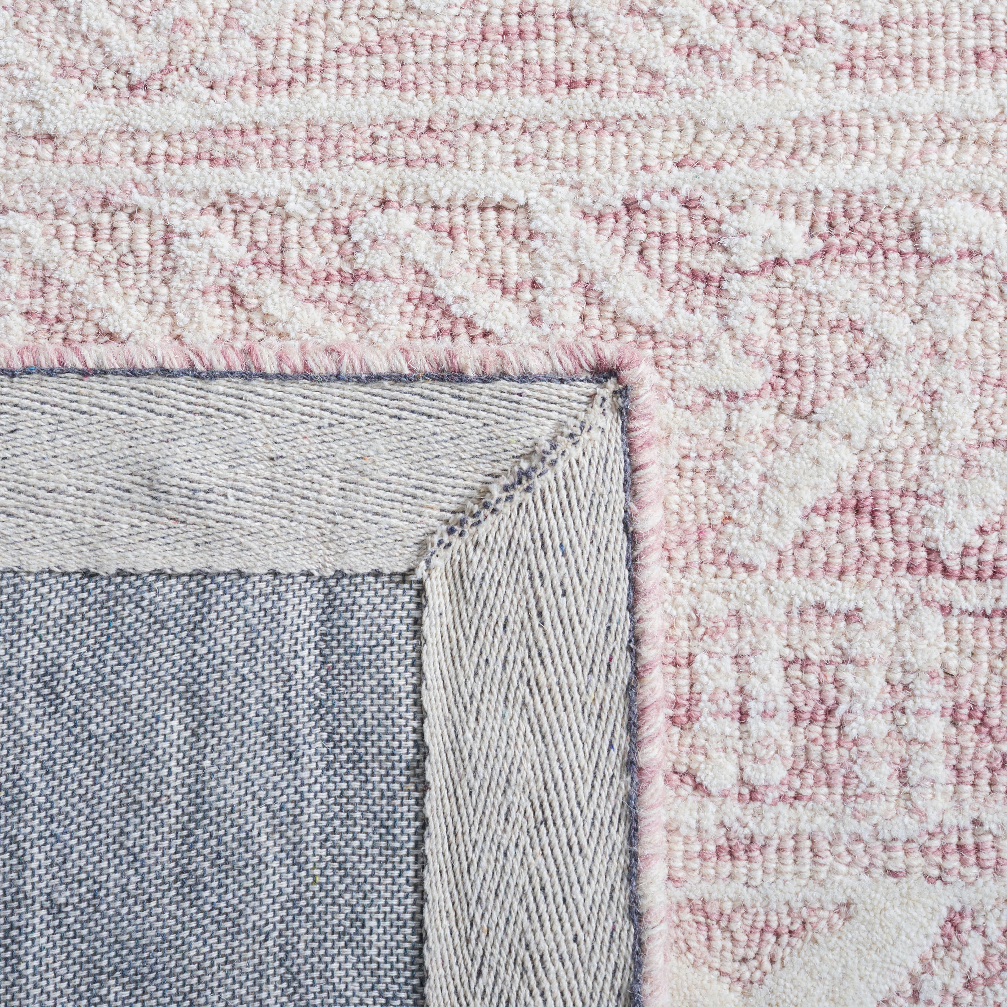 SAFAVIEH Metro Daria Medallion Area Rug, Dark Pink/Ivory, 3' x 5'