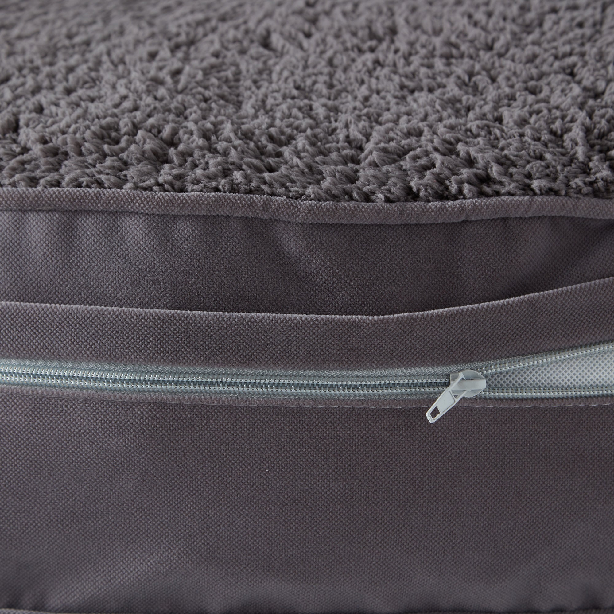 Happy Hounds Scout Sherpa Round Pillow Dog Bed, Gray, Small (30 x 30 in.)