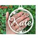 thumbnail image 1 of Adornos navideños personalizados con nombre, adornos de madera para árbol de Navidad, decoración navideña, etiqueta de regalo de Navidad, corte láser N, 1 of 5