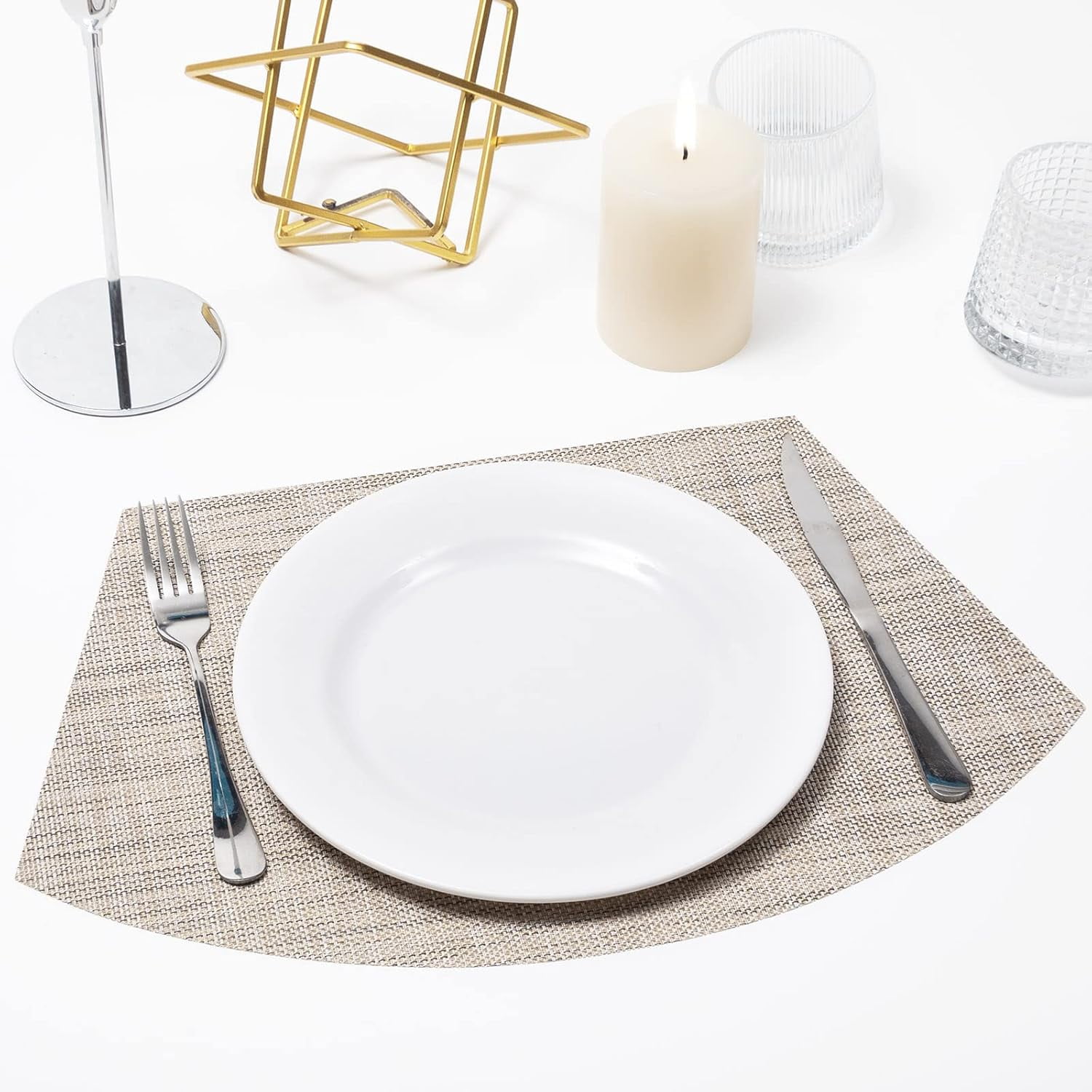 Round Table Placemats Set of 4 Wedge Shape Placemat Woven Vinyl Place Mats Heat Resistant Wipe Clean Dining Table Mats Home Table Decor (4, Tan)
