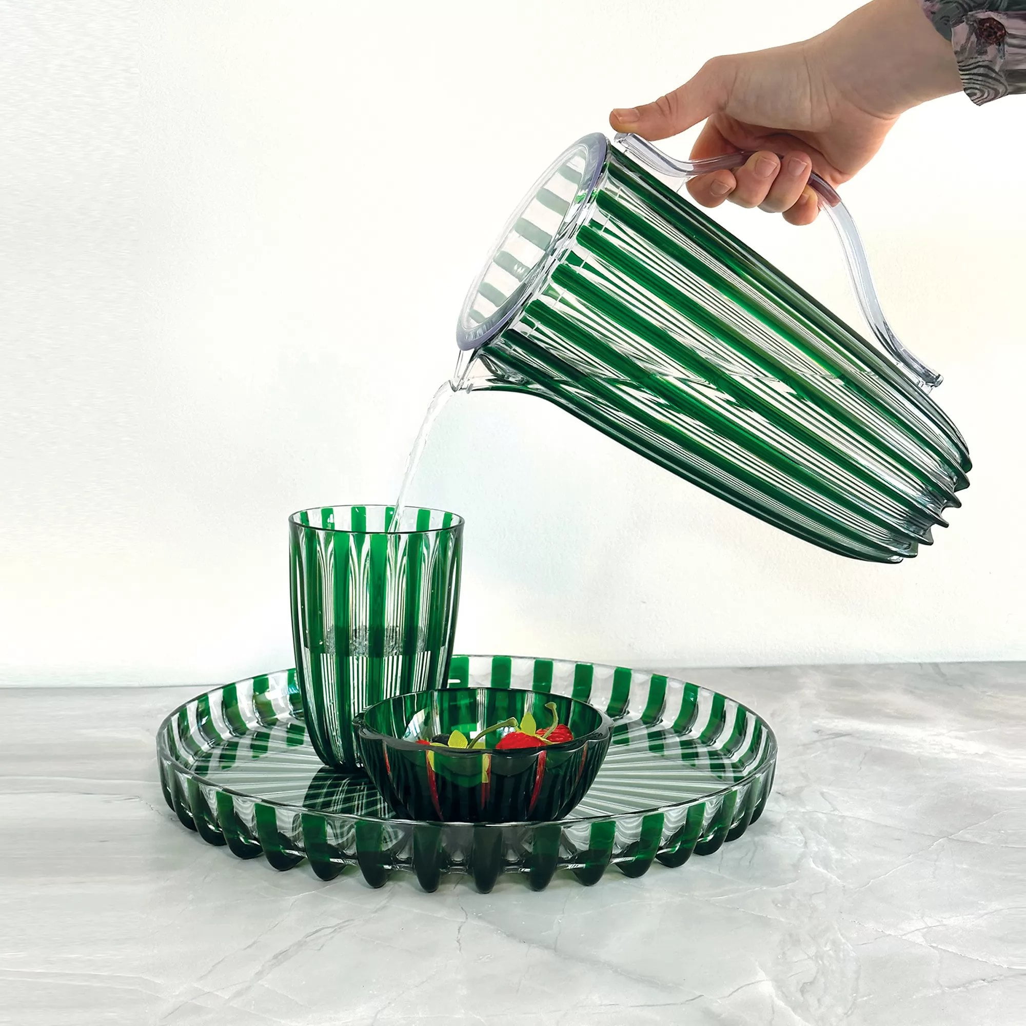 Guzzini Dolcevita Green Pitcher with Lid Bio-Based Plastic 1.75L Emerald Outdoor Indoor Entertainment