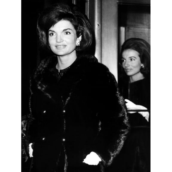 Jacqueline Kennedy And Her Sister Lee Radziwill In Ny History (24 x 36)