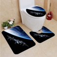 thumbnail image 1 of ABPHQTO Estación espacial internacional orbitando el planeta Tierra Juego de alfombras de baño de 3 piezas Alfombra de baño Alfombra de contorno y tapa de inodoro ABPHQTO Cont-CHAPPLE-30477, 1 of 2