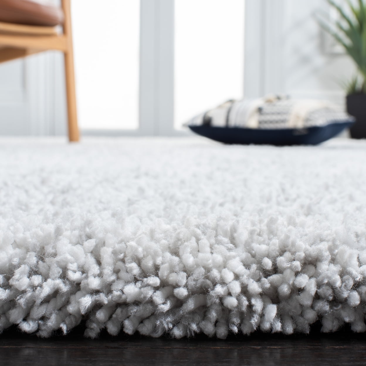 SAFAVIEH Ultimate Atanas Solid Plush Polyester Shag Area Rug, Silver/Ivory, 3' x 5'