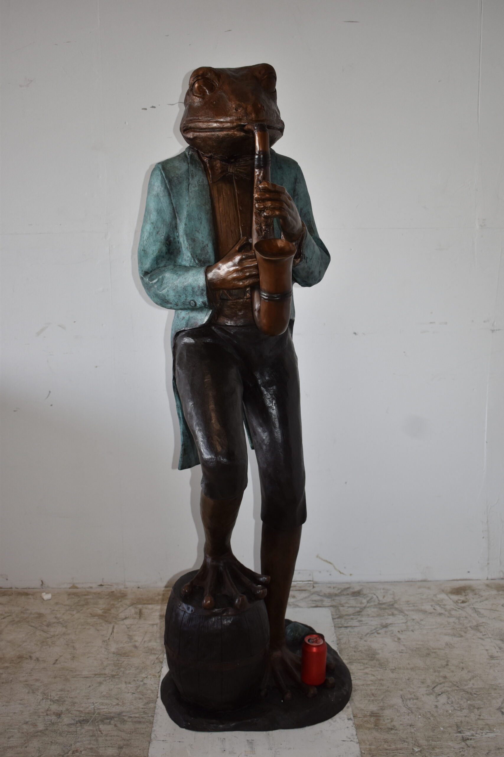 Nifao Frog Playing Saxophone Gracefully Bronze Statue – Garden Outdoor Decor Sculpture, 22"L x 20"W x 65"H