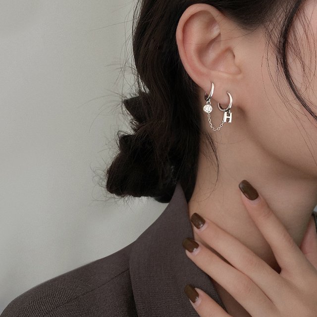 Pendientes de doble perforación liwang diseño de personalidad moda hebilla de oreja roja