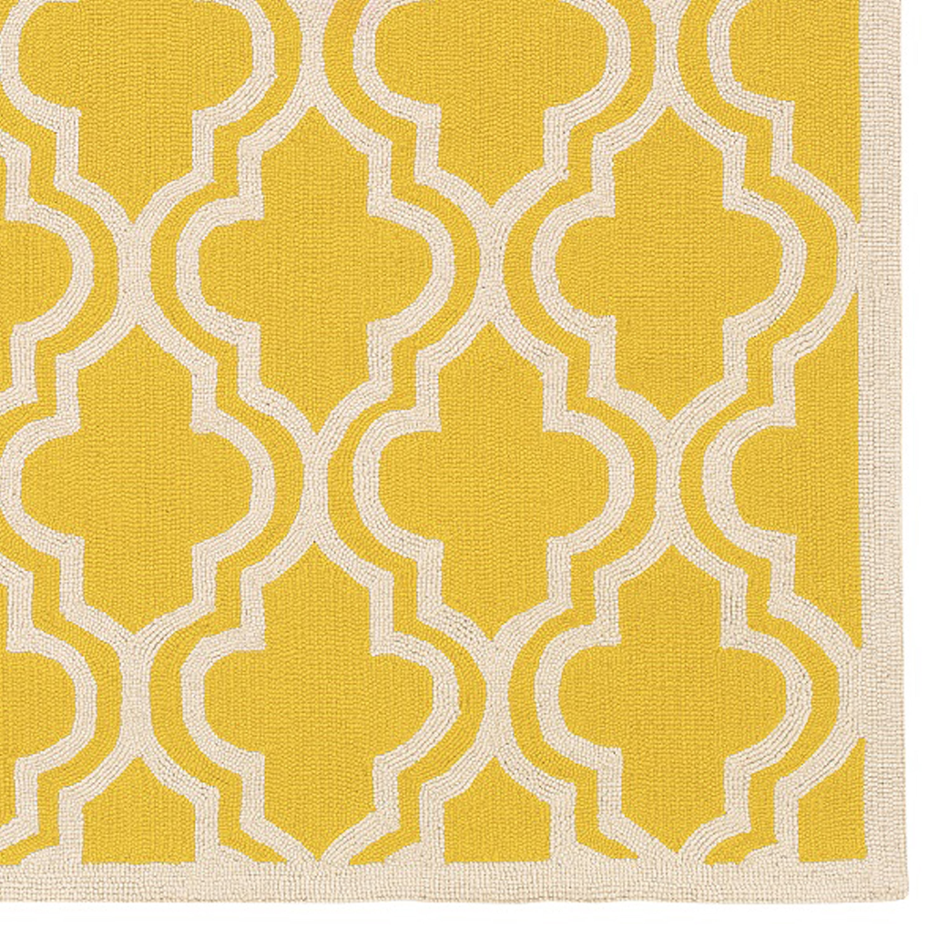 Linon Silhouette Quatrefoil Hand Hooked Wool 5'x7' Rug in Yellow
