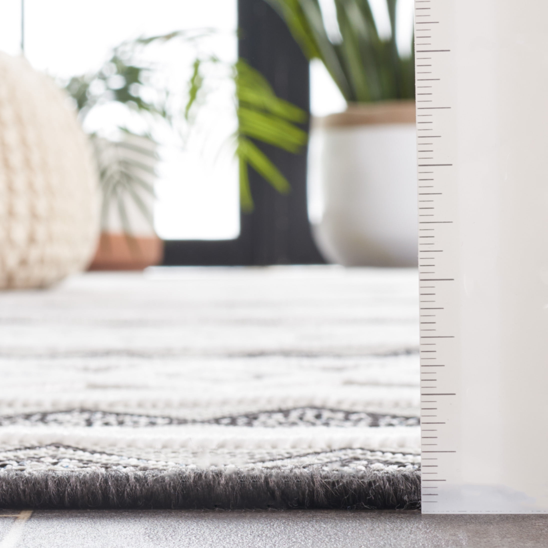 SAFAVIEH Cabana Ethan Geometric Indoor/Outdoor Area Rug, Black/Grey Ivory, 4' x 6'