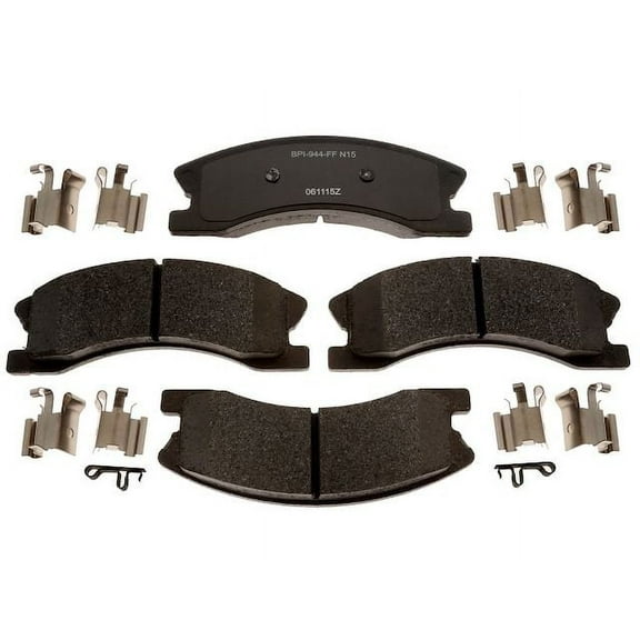 Front Brake Pad Set - Compatible with 1999 - 2004 Jeep Grand Cherokee 2000 2001 2002 2003