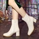 thumbnail image 2 of Botines de mujer con tacón cuadrado y cremallera lateral Crema 41, 2 of 6