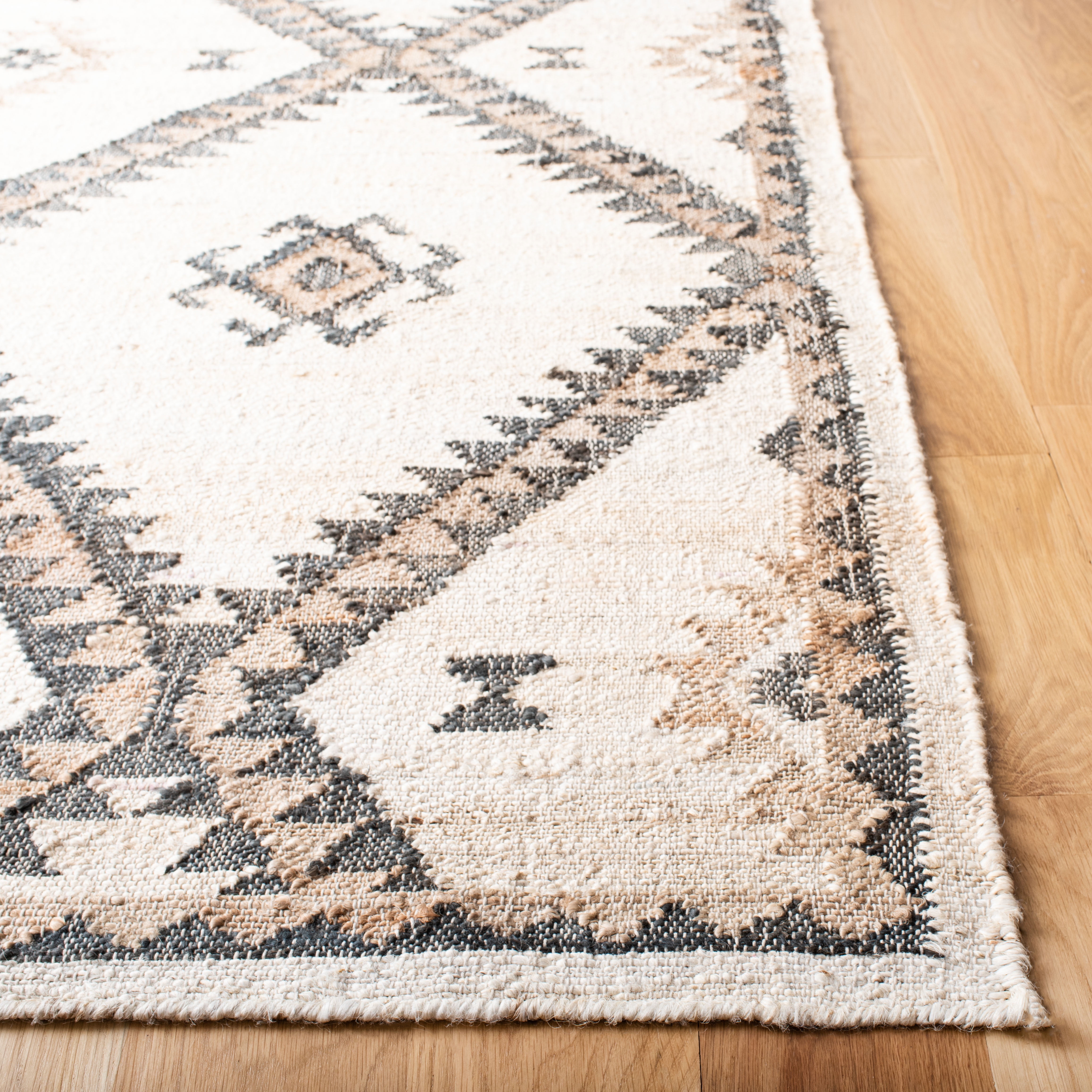 SAFAVIEH Kilim Aindreas Tribal Area Rug, Ivory/Black, 4' x 6'