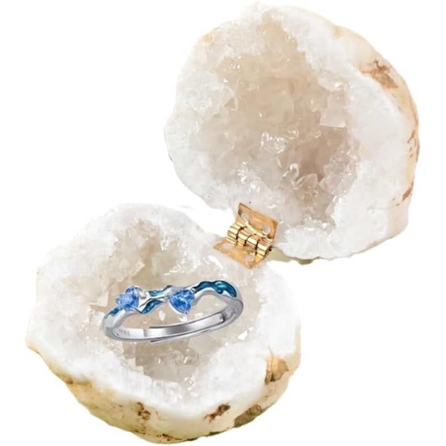 Crystal Cave Ring Box,White Crystal Round Geode Ring Box With Couple Rings Set,Natural Crystal Agate Geode Ring Box Jewelry Box,For Proposal,Wedding,Quartz Keepsake Ornaments Gift For Girls (Women)