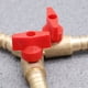 thumbnail image 2 of Válvula de tres vías en forma de Y Interruptor de distribución de la tubería de gas Apagado Válvula de bola Conexión de la manguera Lengüeta Abrazadera de gas combustible T (cobre 8 mm dorado rojo), 2 of 5