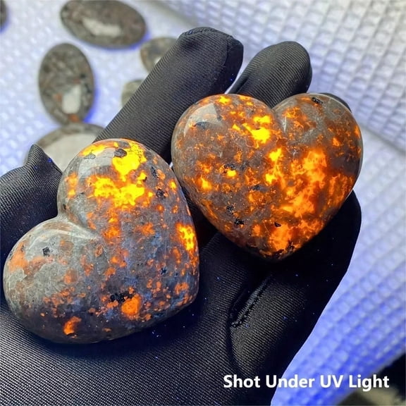 Natural Yooperlite Heart Tumbled Stone UV Light Reactive Glow Sodalite Mineral Rock Crystal Palm Stone Fluorescent Home Decor Gift, Emberlite Mineral Specimen, Pocket Worry Stone, Puffy Heart Gemston