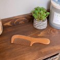 thumbnail image 2 of Peine de madera con mango, antiestático, suave, desenredante, de dientes finos, para cabello y barba de hombres y mujeres., 2 of 4