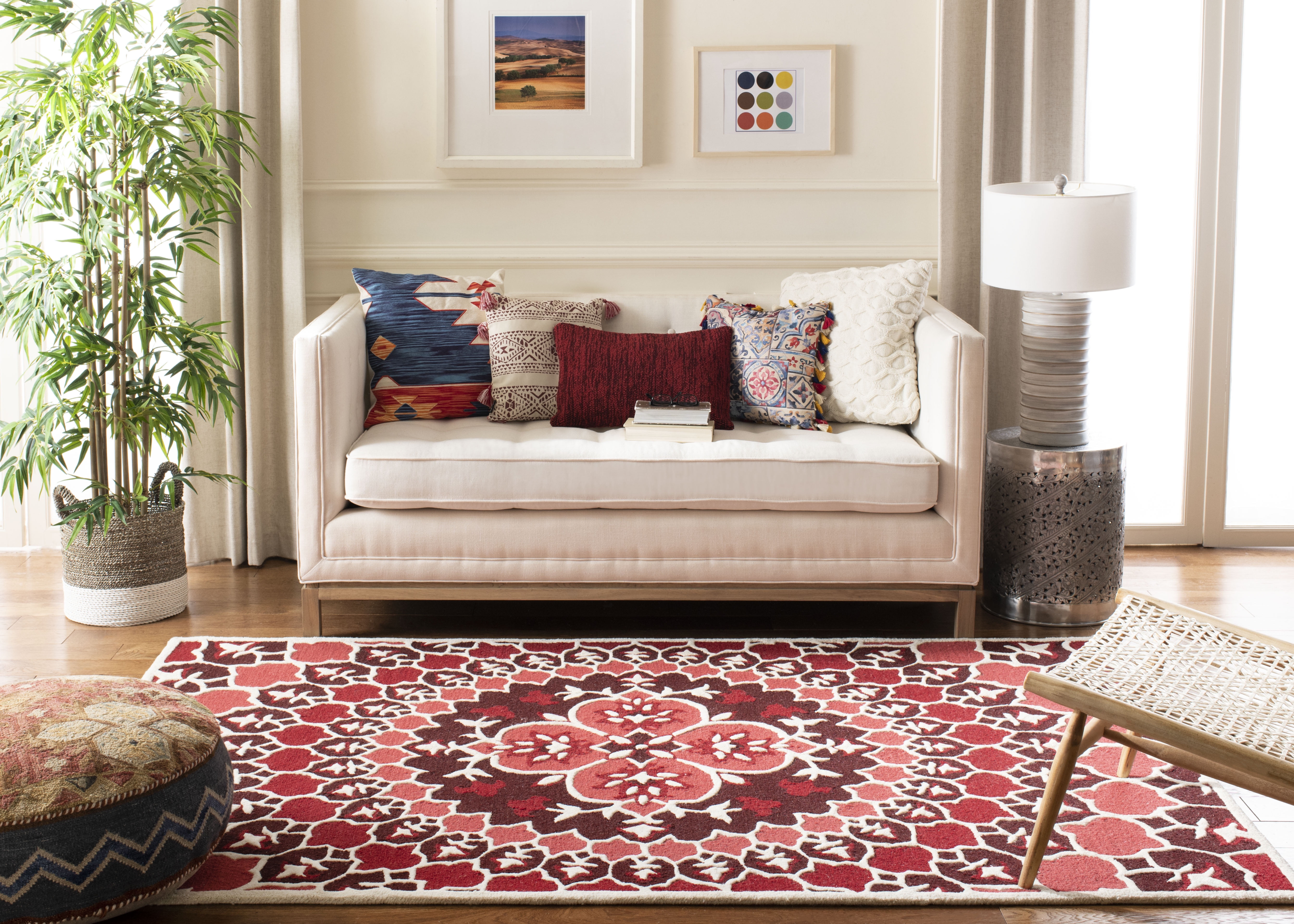 SAFAVIEH Bellagio Zoja Floral Wool Area Rug, Red/Ivory, 5' x 5' Square